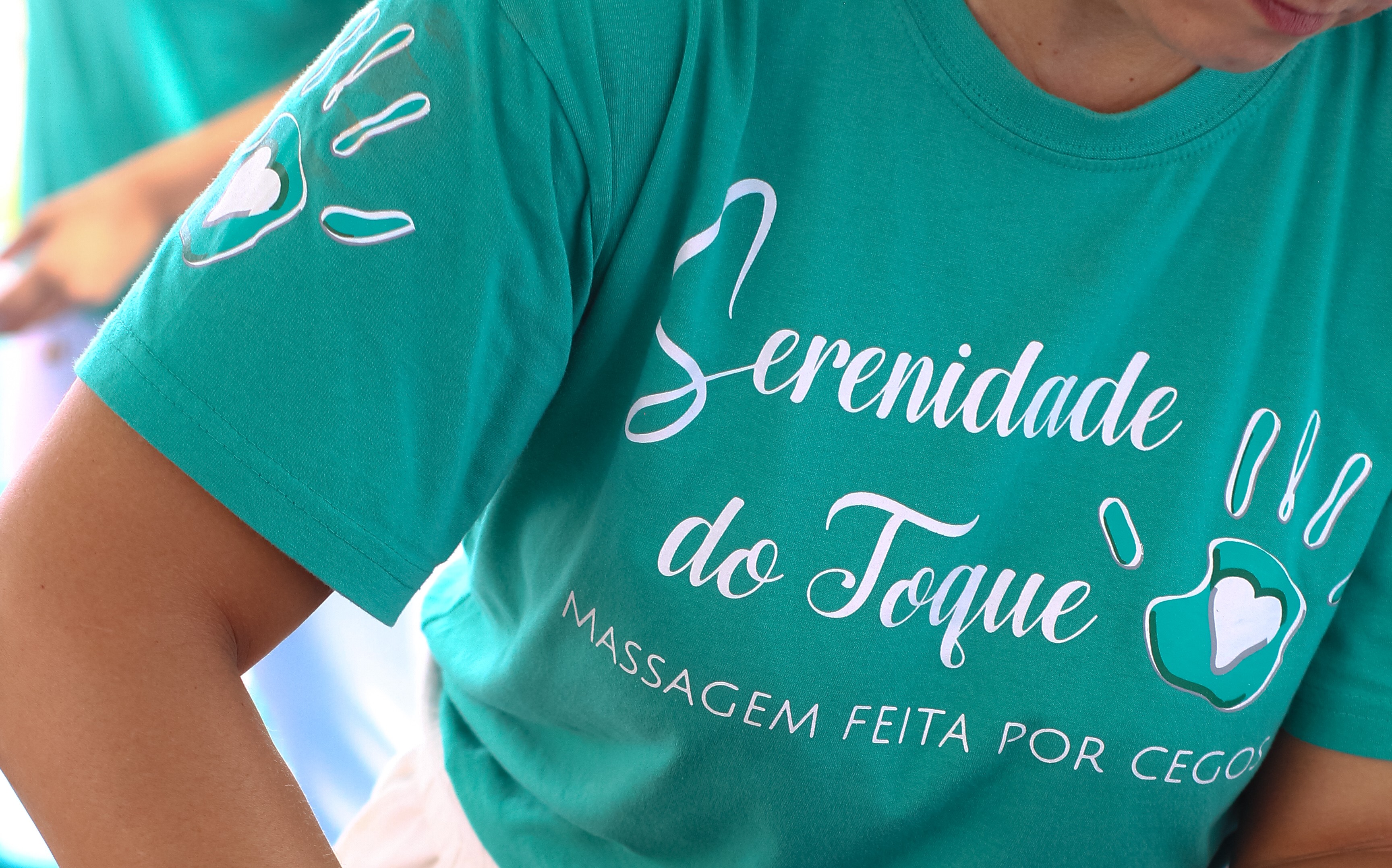 Profissionais da Serenidade do Toque atendendo em evento corporativo.